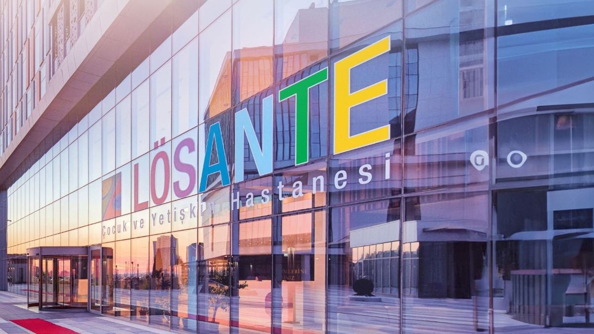Exterior view of LÖSANTE Children's and Adult Hospital building in Ankara, Türkiye.