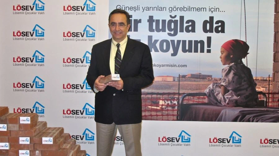 Dr. Üstün Ezer - Bir Tuğla da sen koy kampanyasını açıklarken 