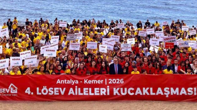 LÖSEV families gathered with LÖSEV Chairman Dr. Üstün Ezer during the Family Gathering event in Antalya Kemer.