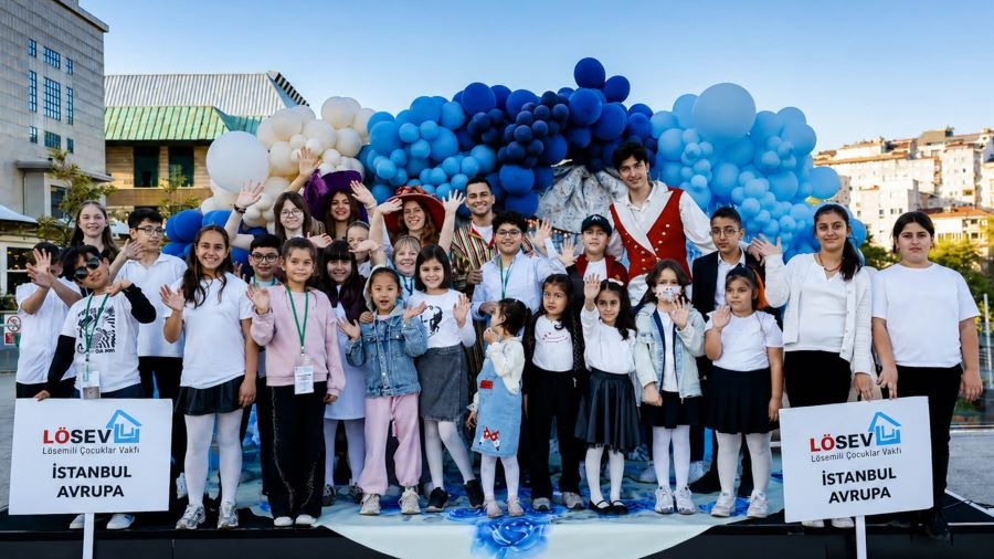 Children participating in a commemorative group photo during International Week for Children with Leukemia