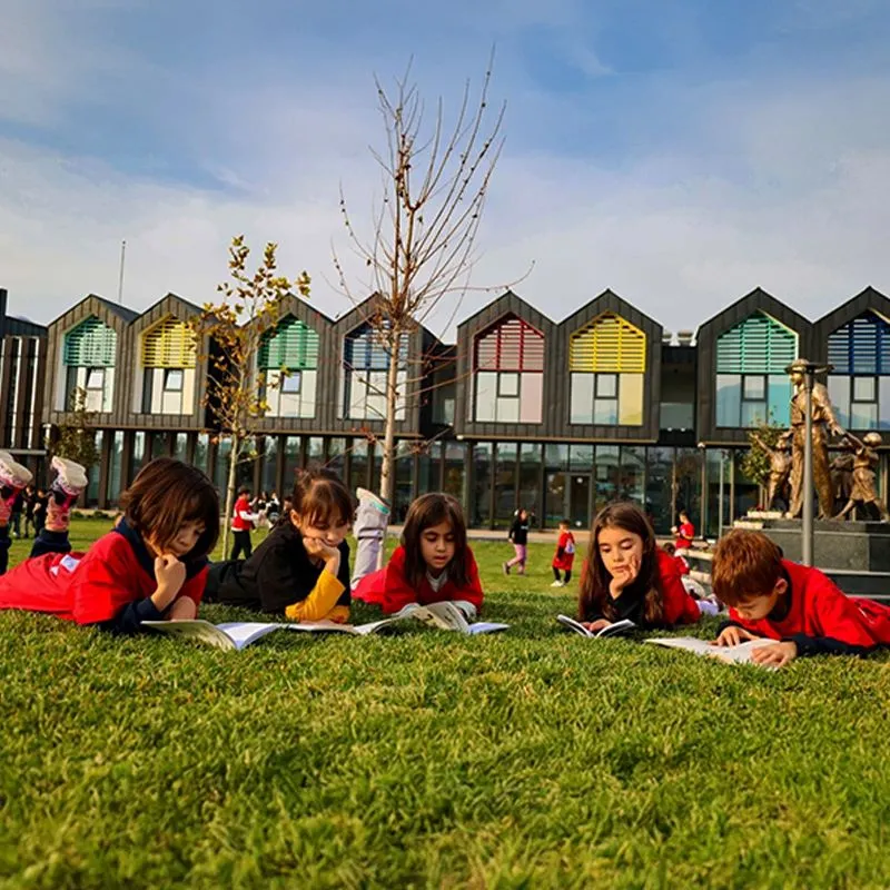 Bursa Lösemili Çocuklar Bilim ve Doğa Köy Enstitüsü’nde doğada eğitim ve etkinliklere katılan çocuklar.