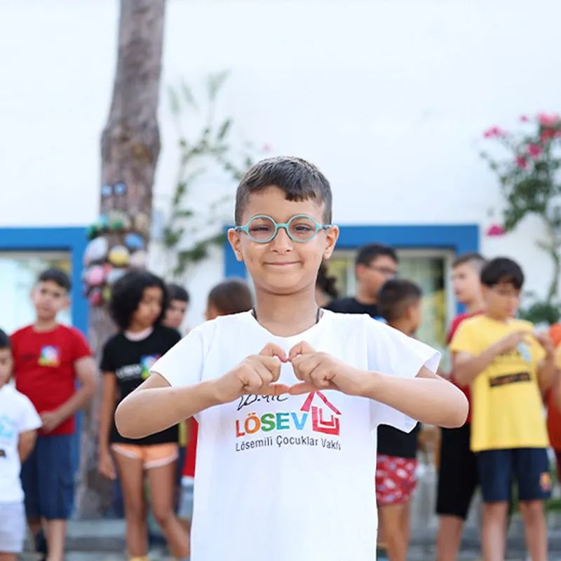 2017 yılında açılan LÖSEV Bodrum Tatil Köyü, lösemili çocuklara moral ve sosyal destek sağlayan bir tatil ve rehabilitasyon alanı sunuyor.